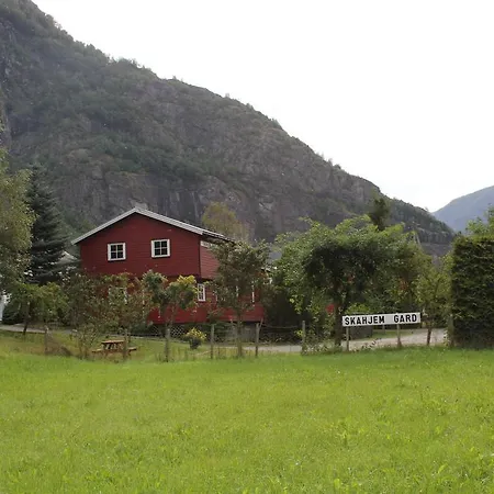 Skahjem Gard * Aurland